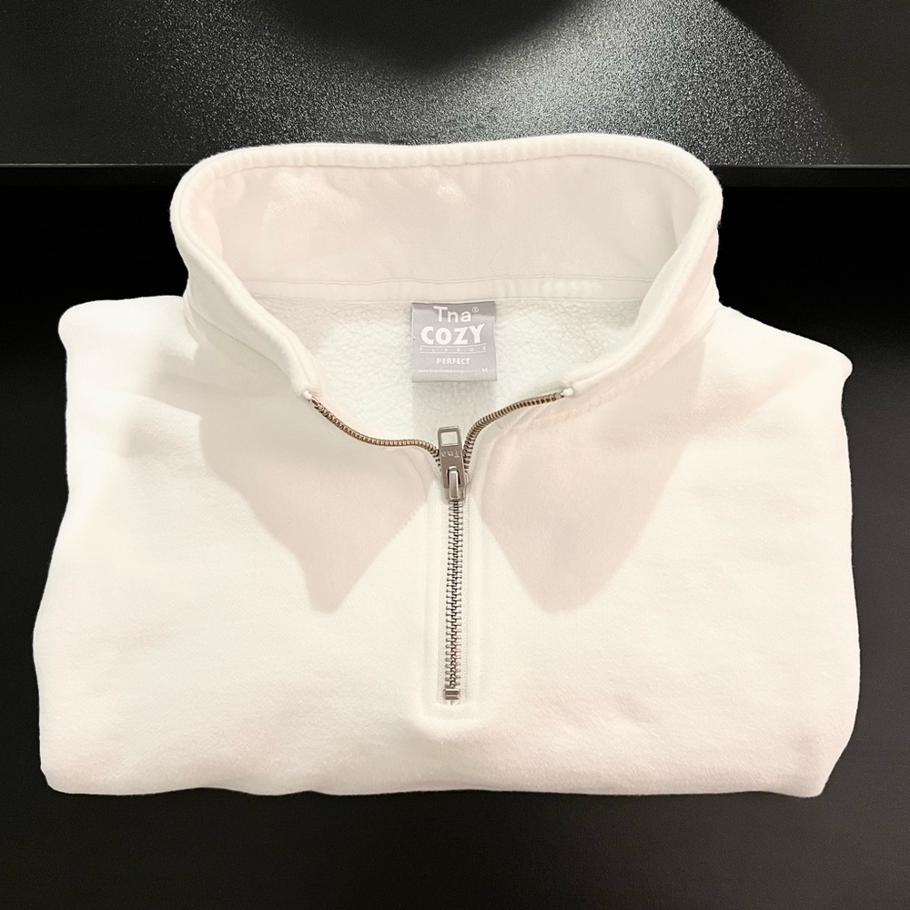ARITZIA | TNA Cropped Cozy Fleece Perfect 1/4 Zip Sweatshirt in White